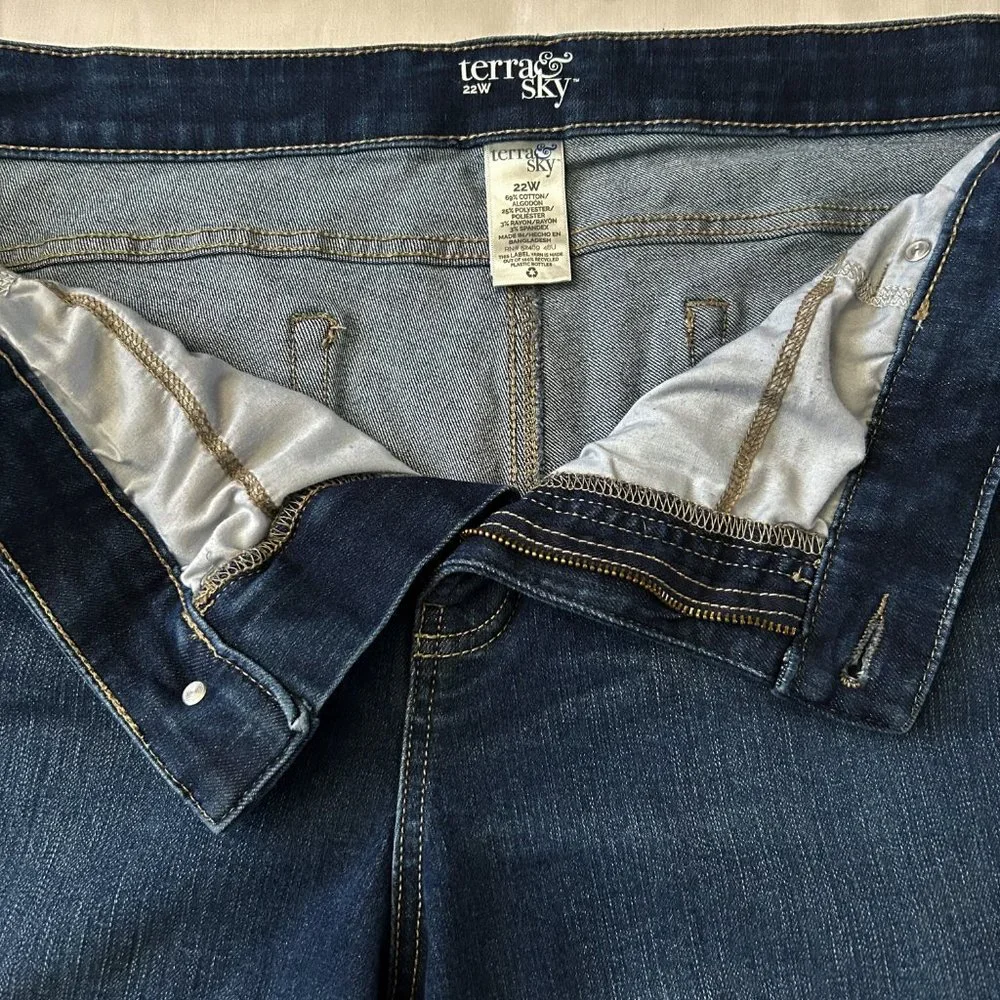 Terra & Sky Medium Wash Cuff Short Cotton/Poly/Rayon/Spandex Size 22W - Picture 3 of 10